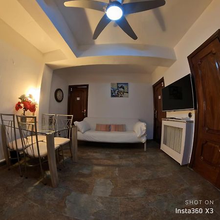 Habitaciones Individuales En Apartamento Madrid Kültér fotó