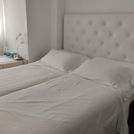 Habitaciones Individuales En Apartamento Madrid Kültér fotó