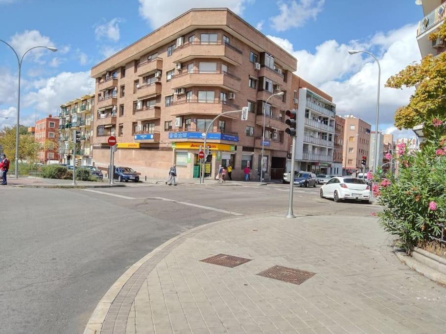 Habitaciones Individuales En Apartamento Madrid Kültér fotó