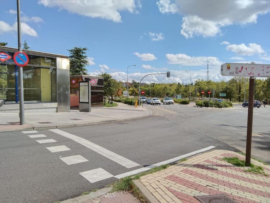 Habitaciones Individuales En Apartamento Madrid Kültér fotó