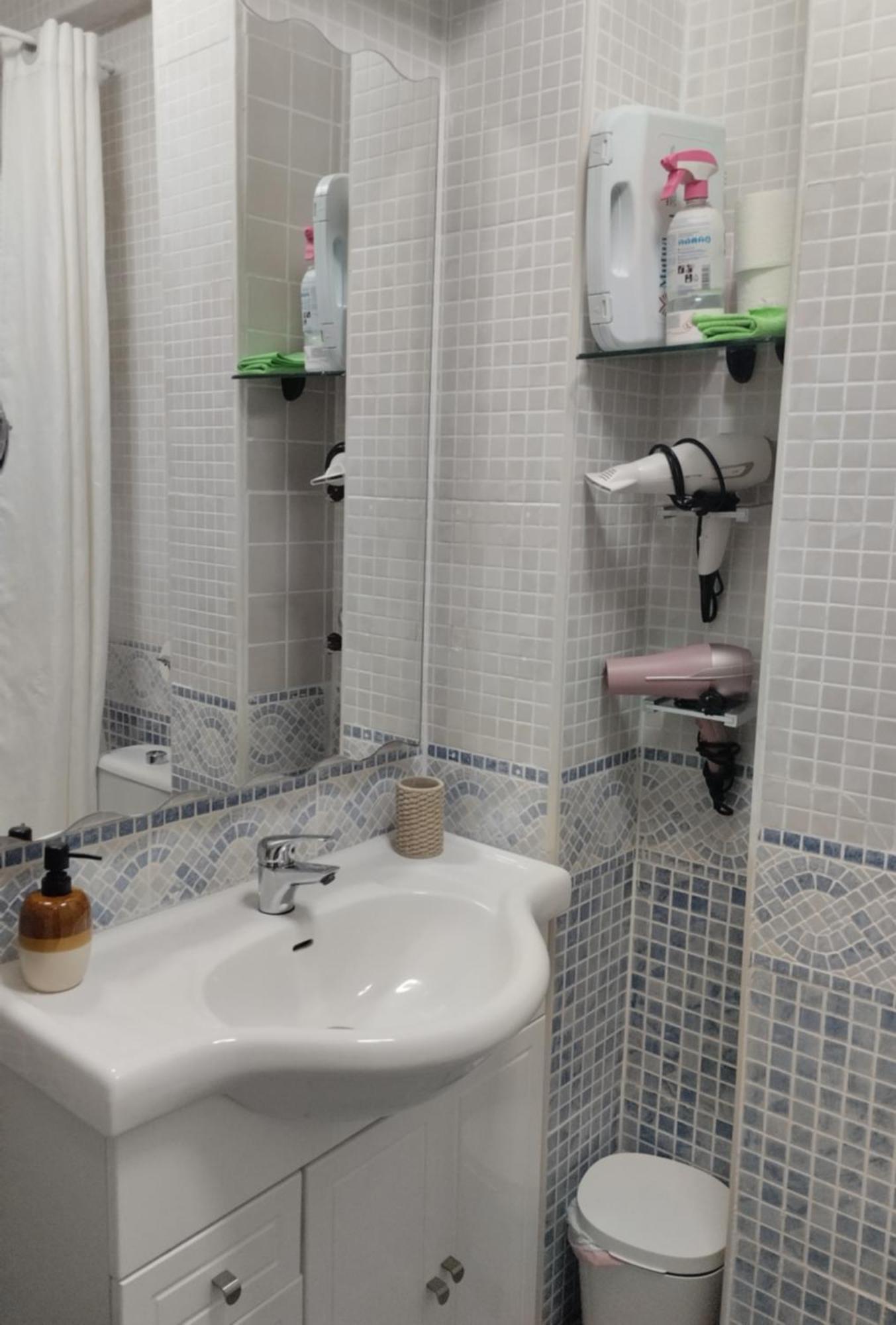 Habitaciones Individuales En Apartamento Madrid Kültér fotó