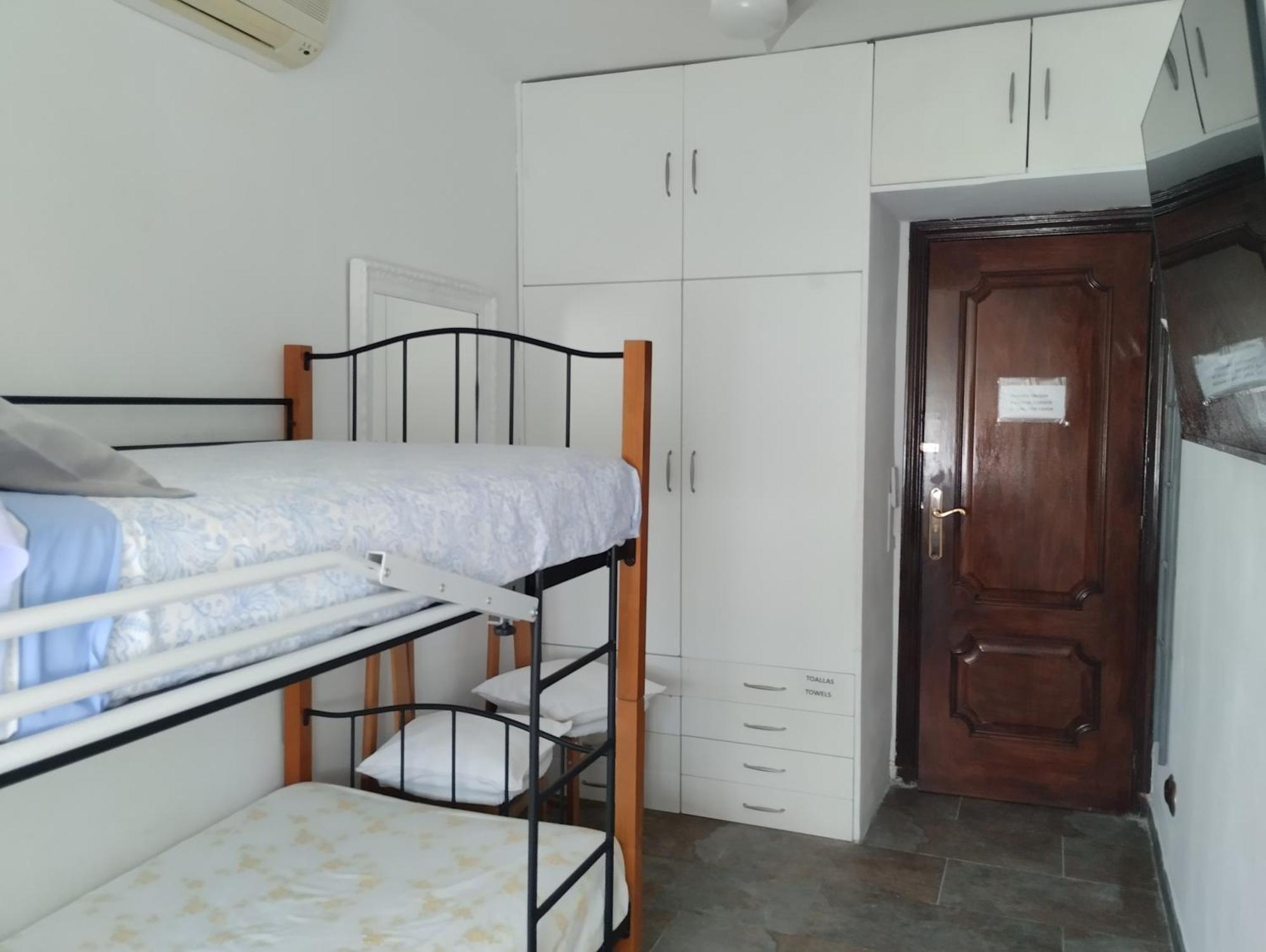 Habitaciones Individuales En Apartamento Madrid Kültér fotó