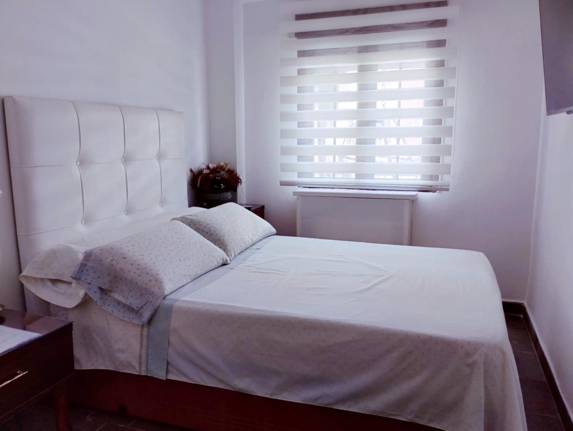 Habitaciones Individuales En Apartamento Madrid Kültér fotó