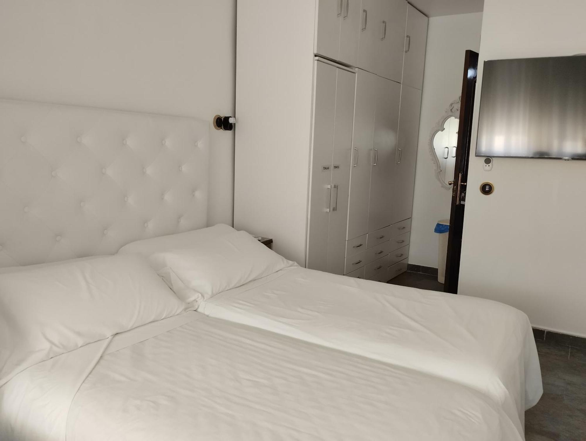 Habitaciones Individuales En Apartamento Madrid Kültér fotó