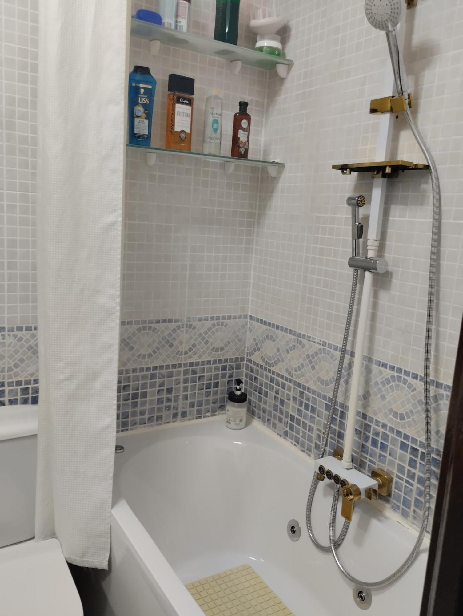 Habitaciones Individuales En Apartamento Madrid Kültér fotó