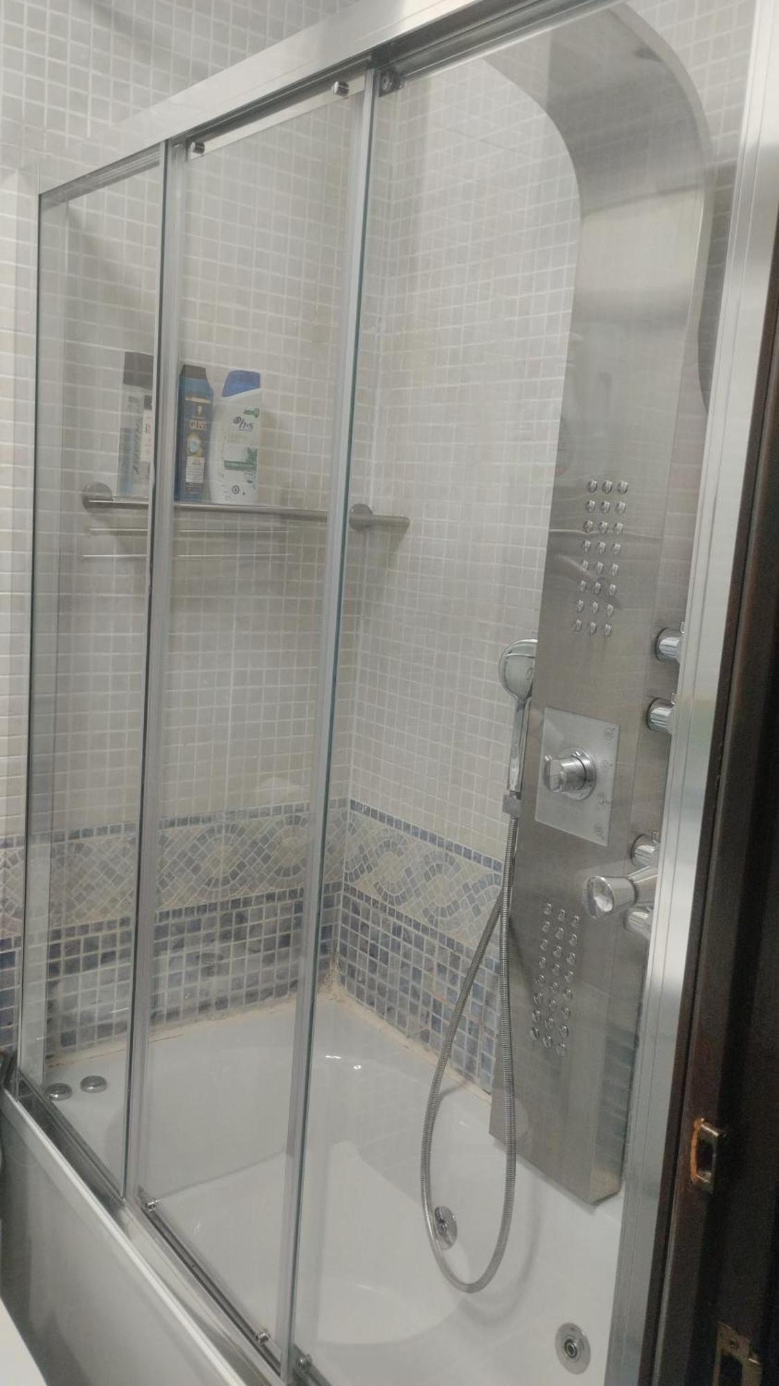 Habitaciones Individuales En Apartamento Madrid Kültér fotó