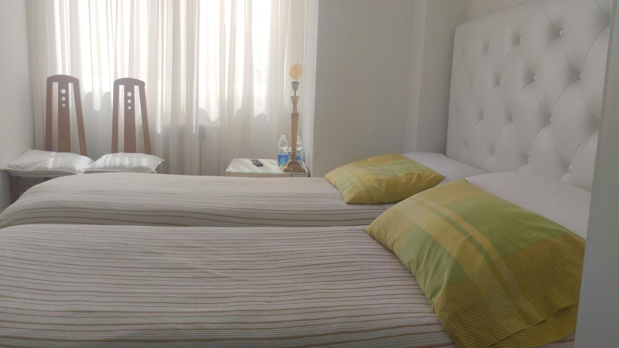 Habitaciones Individuales En Apartamento Madrid Kültér fotó