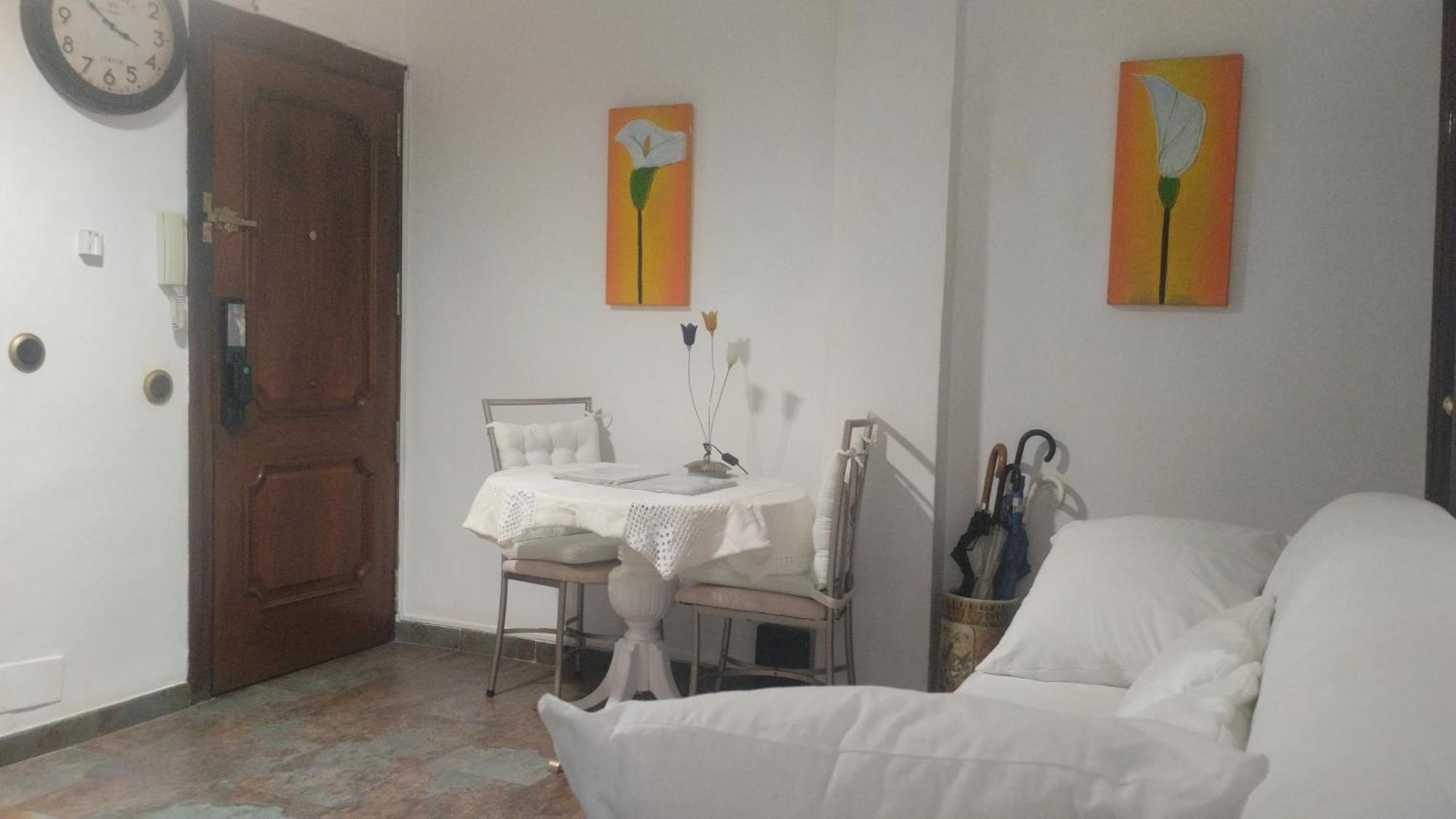 Habitaciones Individuales En Apartamento Madrid Kültér fotó