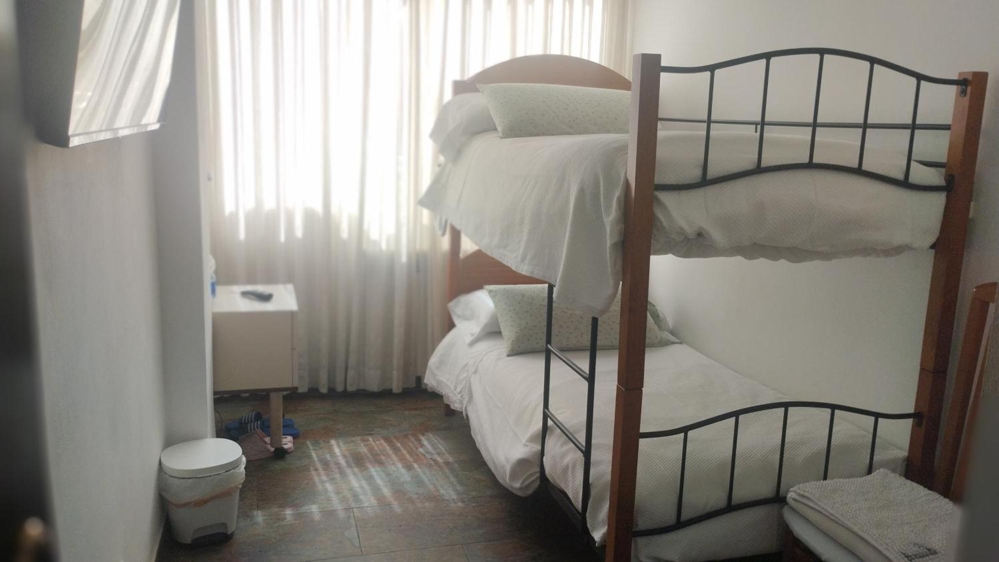 Habitaciones Individuales En Apartamento Madrid Kültér fotó