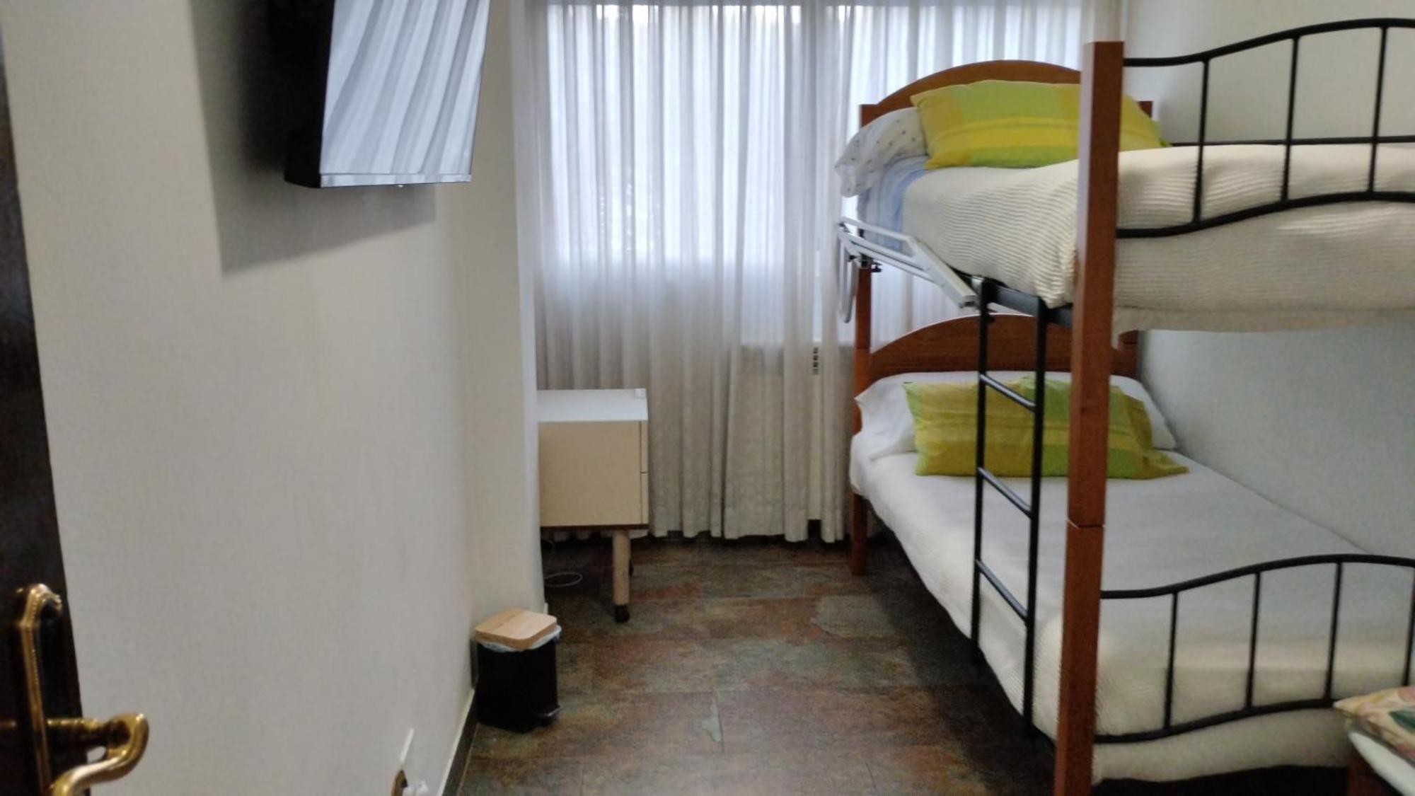 Habitaciones Individuales En Apartamento Madrid Kültér fotó