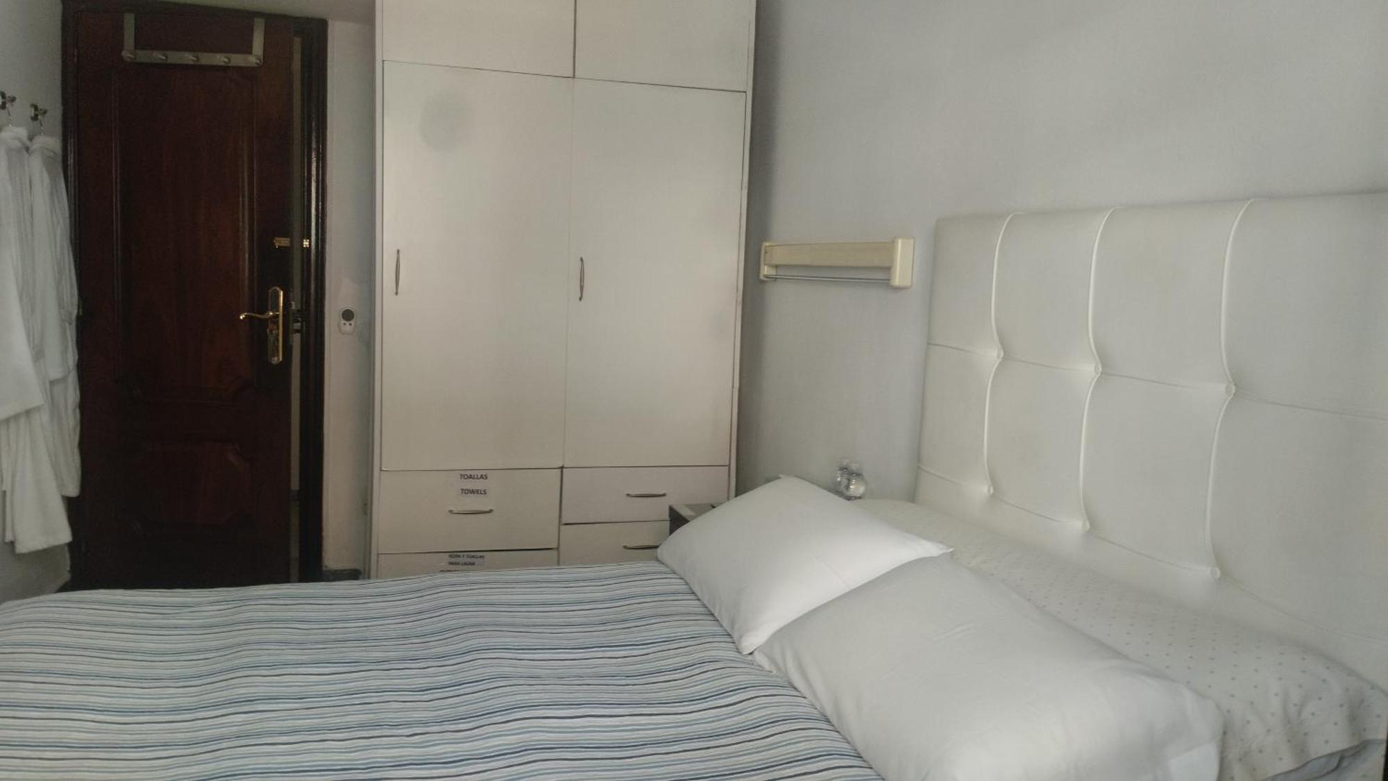 Habitaciones Individuales En Apartamento Madrid Kültér fotó